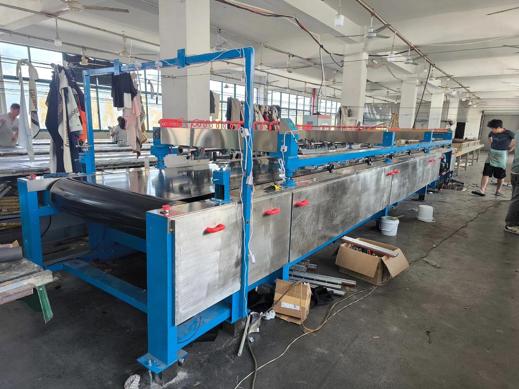 膏霜瓶丝印机塑造全新化妆品–––广州云月印刷设备 膏霜瓶丝印机塑造全新化妆品–––广州云月印刷设备